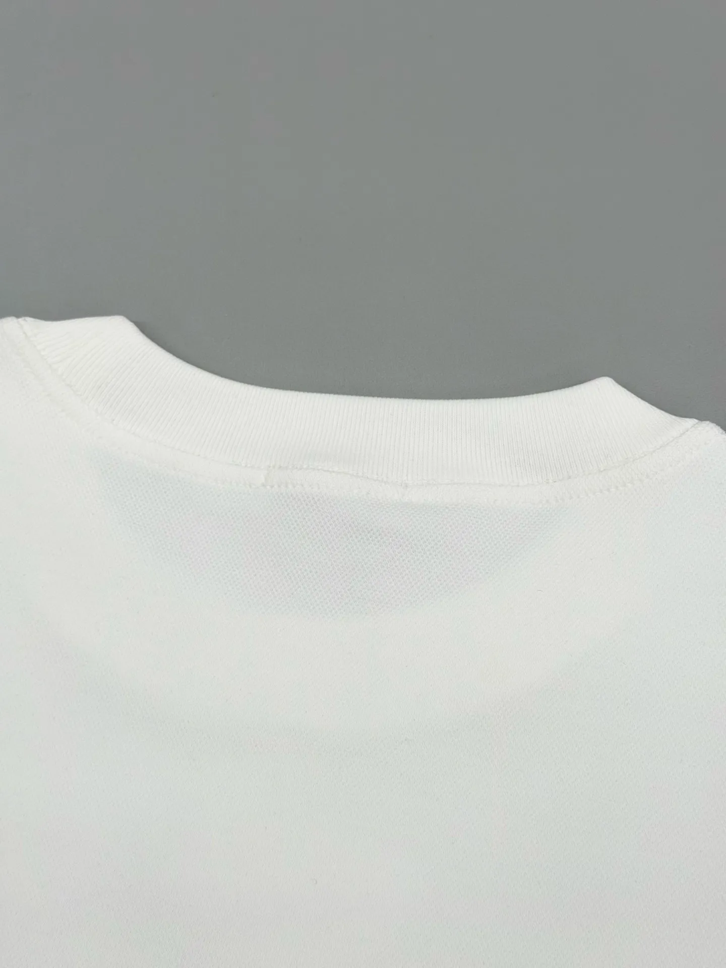 🔥🔥P135 [ Quality] Moner New Arrival T 。 ， Moner ， ， Same Style。 𝐂𝐎𝐋𝐎𝐔𝐑：White /Black 𝐒𝐈𝐙𝐄：S-XL ： S： 55- 55- 69- 69 M： 57- 57- 71- 71 L： 59- 59- 73- 73 XL： 61- 61- 75- 75 S